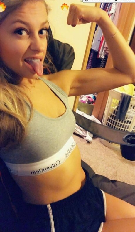 Kenzie Colvard erotische akt foto