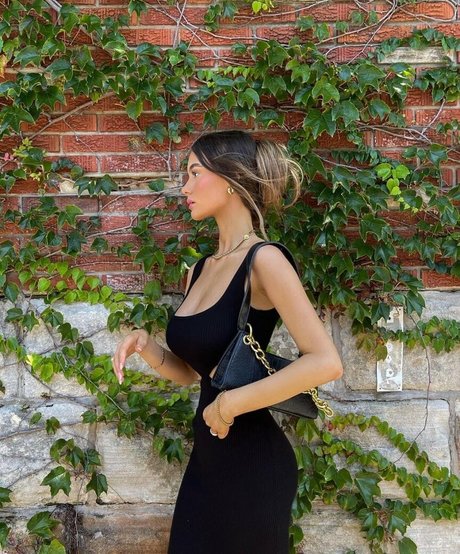 Ella Grace Cervetto pornostar perfekte foto