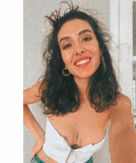 Asli Sevi model sexy archiv