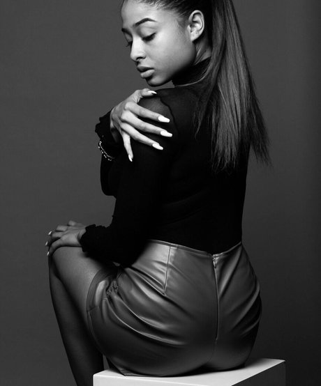 AlessiaSays top porno galerien