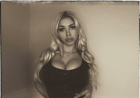 Anais Laliberte hd akt galerie