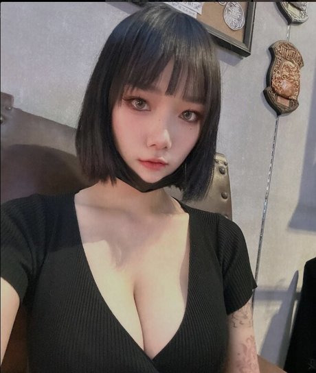 r 1 1111 model erwachsene fotos