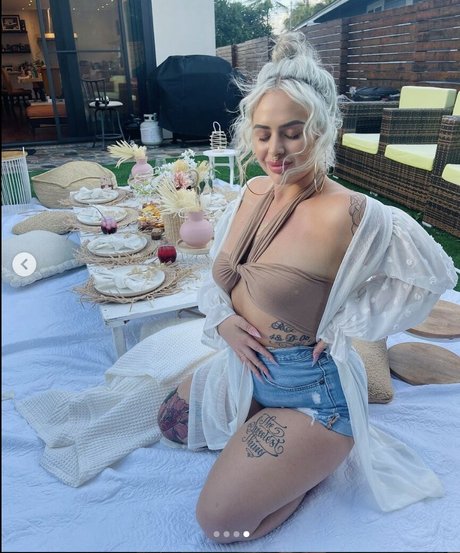 Dahliainwonderland model exklusive fotos