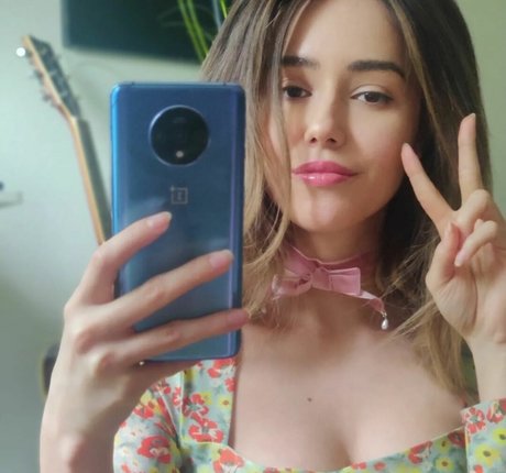 Catplant ASMR model erotische bilder