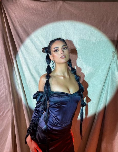 Kyra Santoro sexy xxx fotos