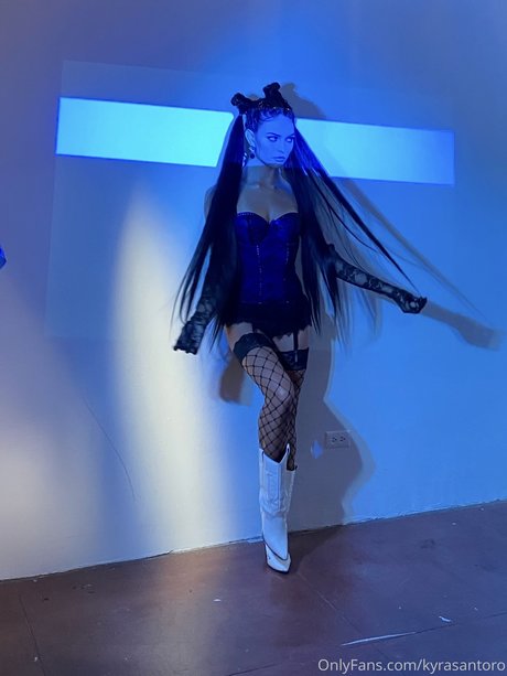 Kyra Santoro erotische sex galerie