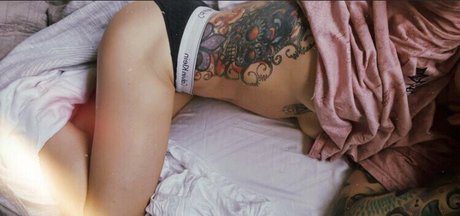 Candyy crushh exklusive nackte foto