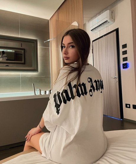 Elisa Esposito kunst nackte archiv