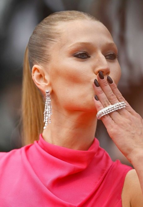 Toni Garrn nackt exklusive galerien