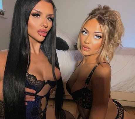 laurawaifuu xxx pornostar galerie