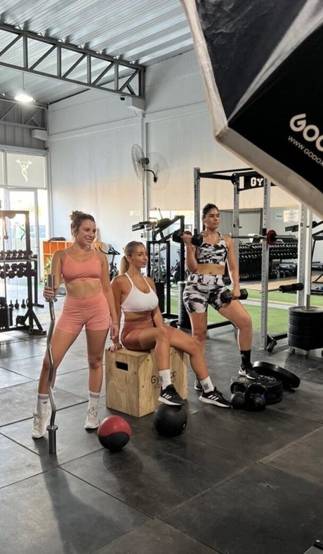 zierliche asiatische onlyfans perfekte nette galerien