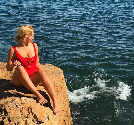 Sensi Lowe perfekte nacktheit archiv