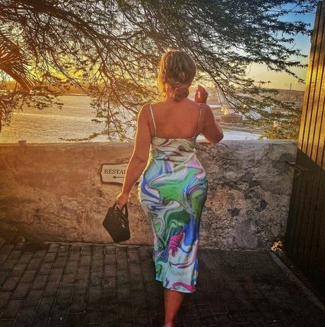 Sensi Lowe hd nette foto