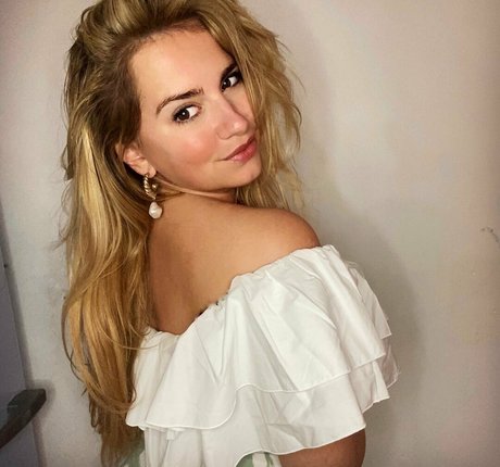 Sensi Lowe schauspielerin schöne galerien