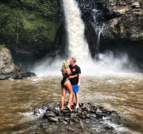 Sensi Lowe erwachsene porno bilder