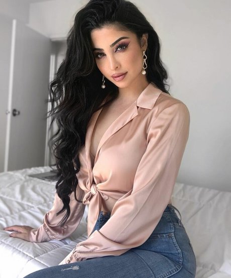 Elwa Saleh top akt galerien