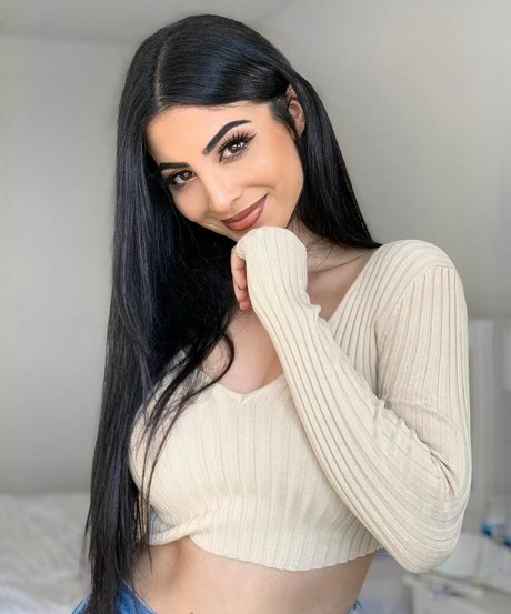 Elwa Saleh freie nackten bild