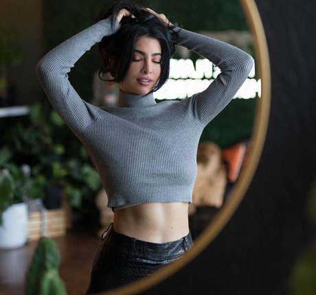 Elwa Saleh top hübsche bild