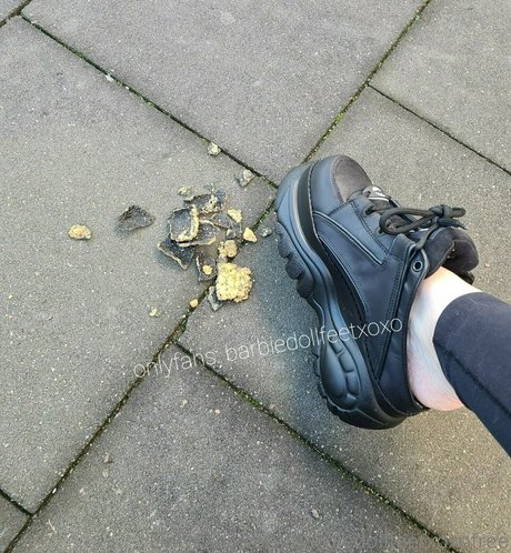 barbiedollfeetxoxofree Bilder