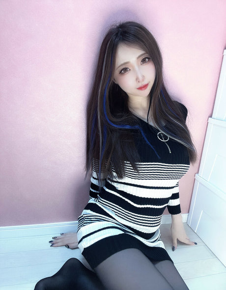 Momoiro Reku nackt erwachsene foto