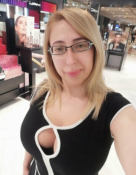 Aurica Velcota model nette bild