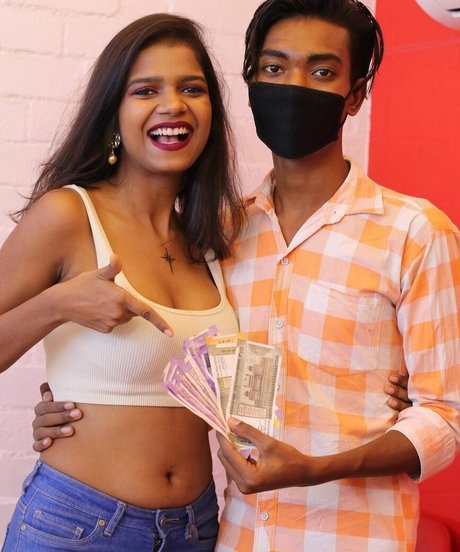 Khyatishree erwachsene nackte bild