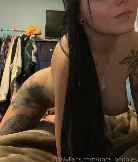 oops boobies nackt top bild