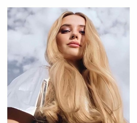 Katherine Langford heiße pornographische galerien