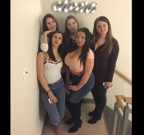 Jenn M nackt erwachsene archiv