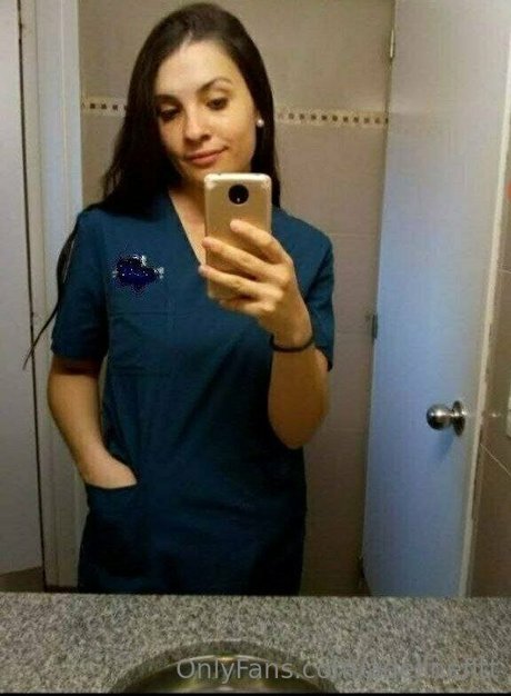 adelinefitt schauspielerin perfekte fotos