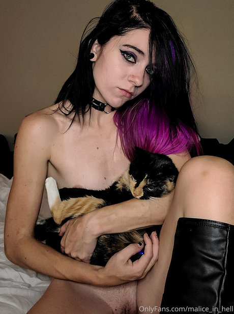 malice in hell schauspielerin nackt bild