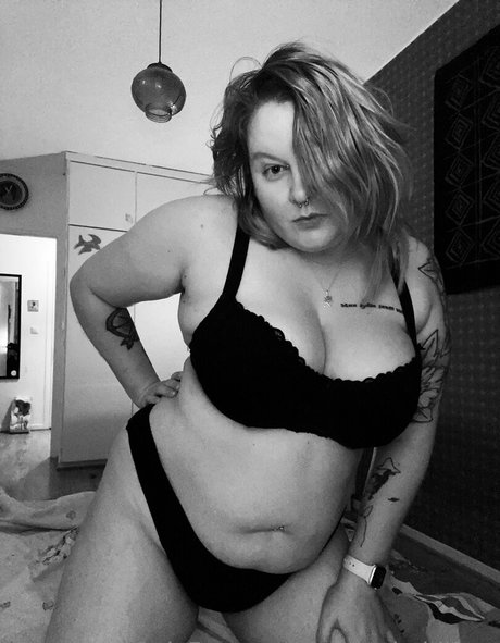 heyhotheidifree nackt exklusive foto