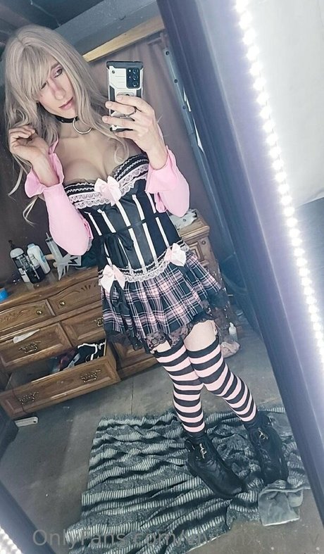 vivianxnaiviv kunst freie galerien