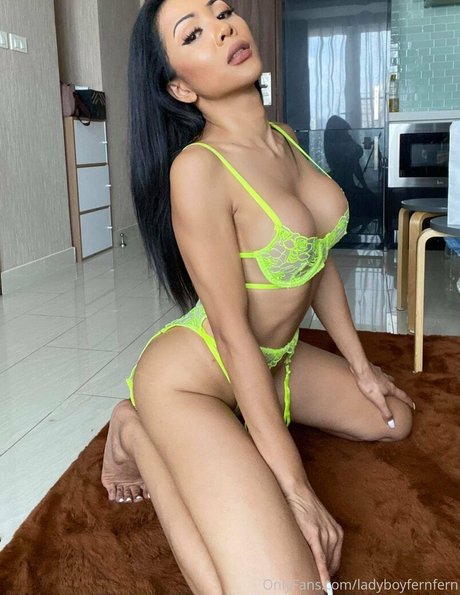 ladyboyfernfern model nackt bilder