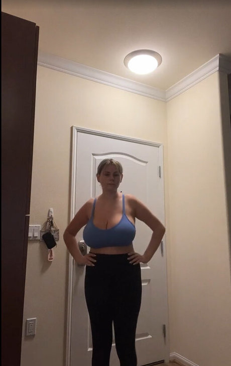 Emily V exklusive nacktheit bild