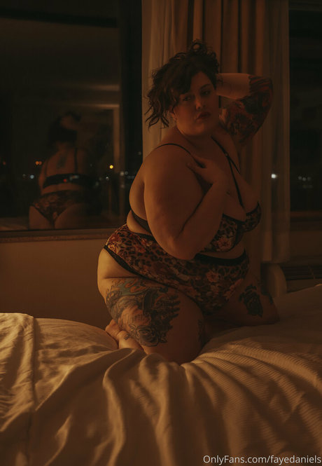 fayedaniels pornostar nackten bild