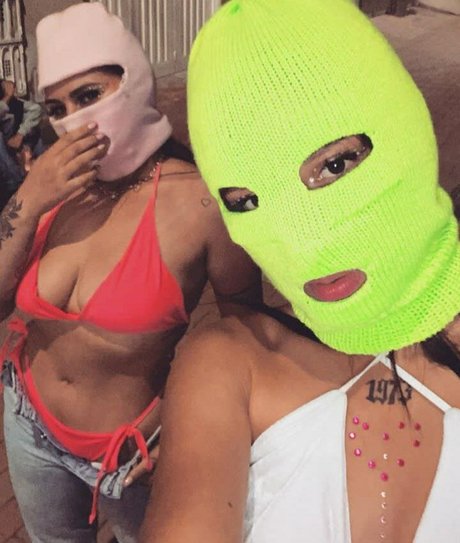 monirojas oficial Bilder