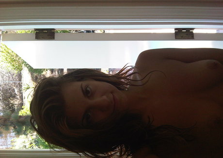 AnnaLynne McCord nackt kunst galerie