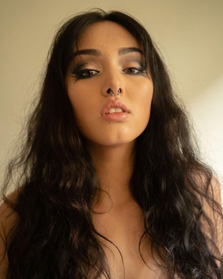 Akasha Collins model hübsche galerien