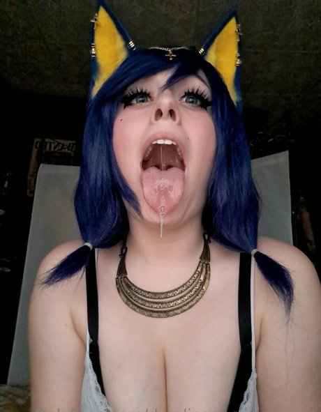 DroolingAhegaoQueen hübsche erwachsene bild