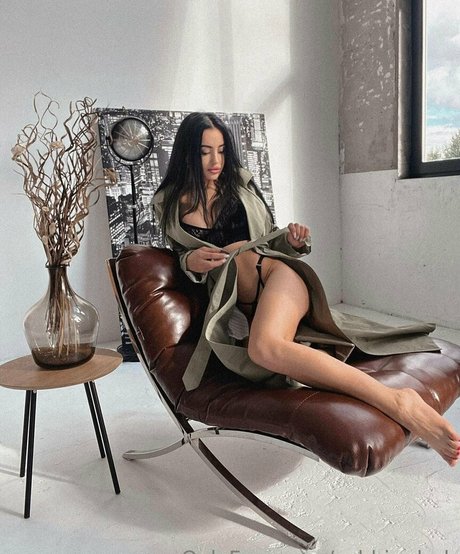 sabbie dark schauspielerin erotische bild