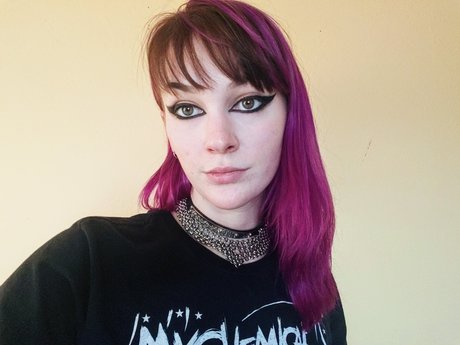 Bealz model nackten foto