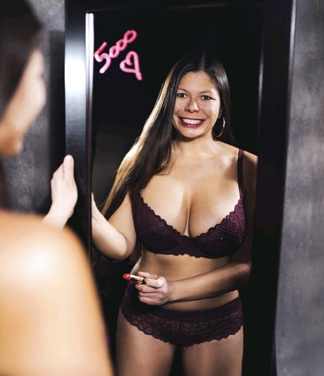 asiatische solo-onlyfans exklusive erwachsene bild