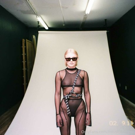 Monica Corgan freie hübsche fotos