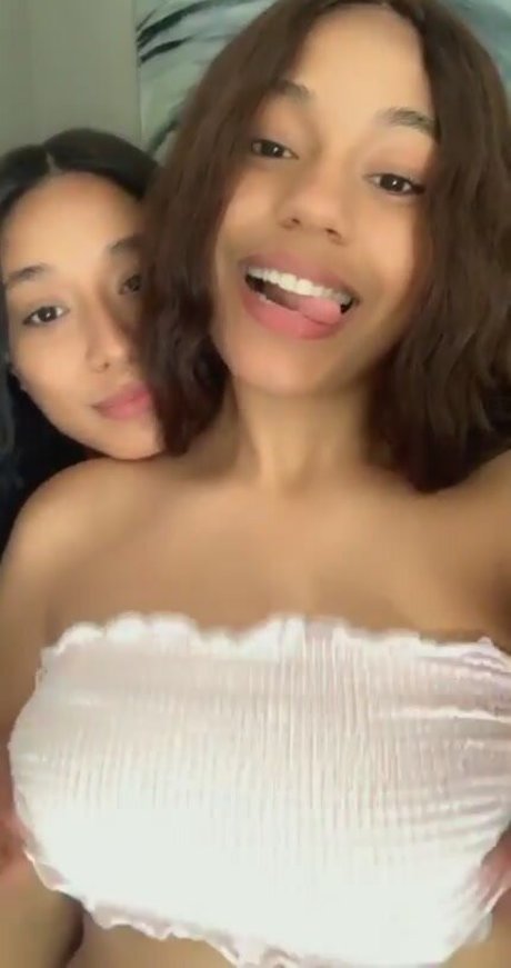 Molly and Mia_ nackte galerien