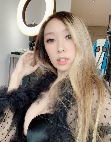 Luna Ly exklusive nackte galerie