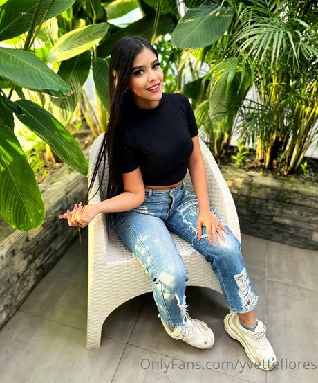 yvetteflores pornostar top bilder