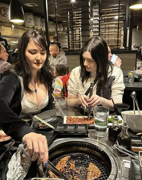 Yakirisu schauspielerin beste foto