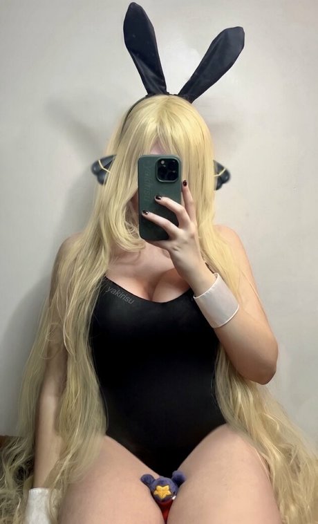 Yakirisu nacktheit akt bild