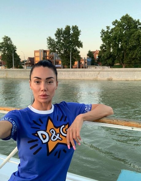 Sexy Alisa nacktheit porno fotos